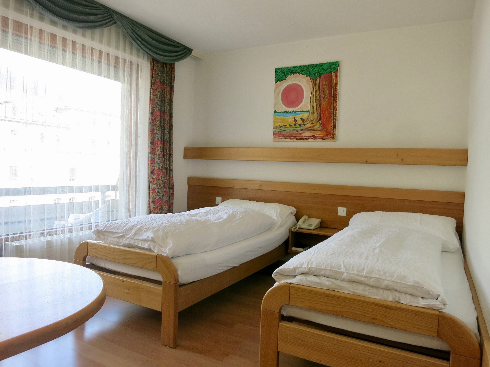 services-04 hotel-victoria-twin-room-1